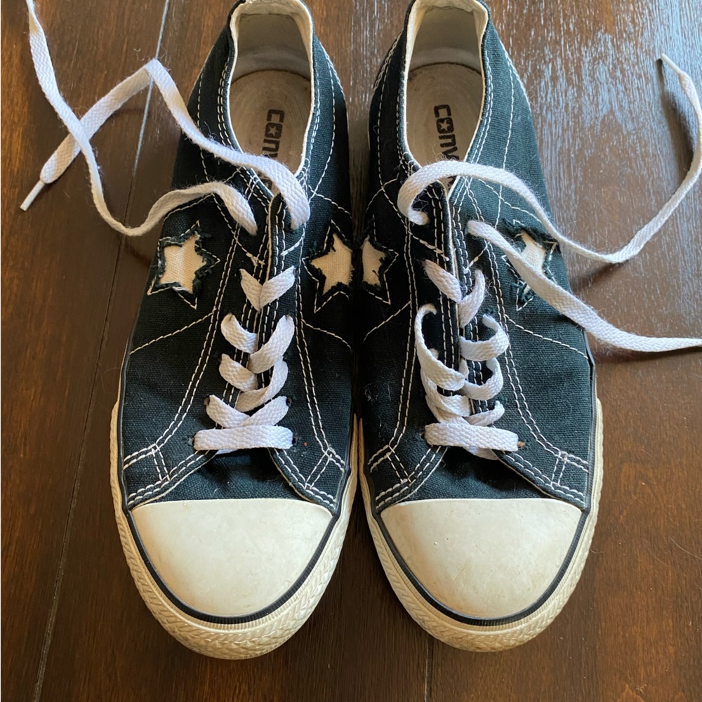 Women’s size 8 Converse runners